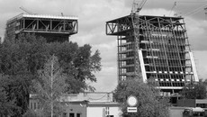 В самое ближайшее время технопарк пополнится двумя корпусами-башнями необычной формы. Фото Никиты НАДТОЧИЯ