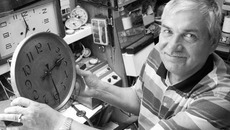 Владимир  Потапов  в своей мастерской. Фото Николая ЦАРЕВА