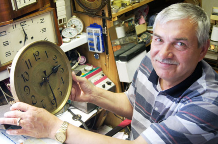 Владимир  Потапов  в своей мастерской. Фото Николая ЦАРЕВА