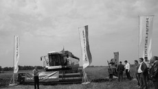 Новая техника от Ростсельмаш. Фото предоставлено ОАО «Агроснабтехсервис»