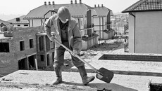 Все более востребованным становится малоэтажное жилье. Так в этом году выглядят новостройки в районе Ключ-Камышенского плато. Фото Павла КОМАРОВА