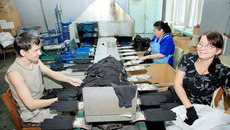 Обычный рабочий день  в ООО «Полимерлайн». Фото Павла КОМАРОВА