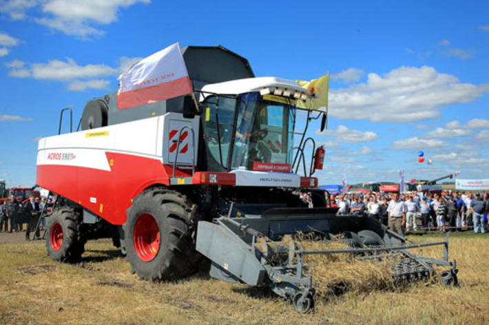 Комбайн ACROS 590Plus — будущее зернопроизводства.Фото Павла КОМАРОВА
