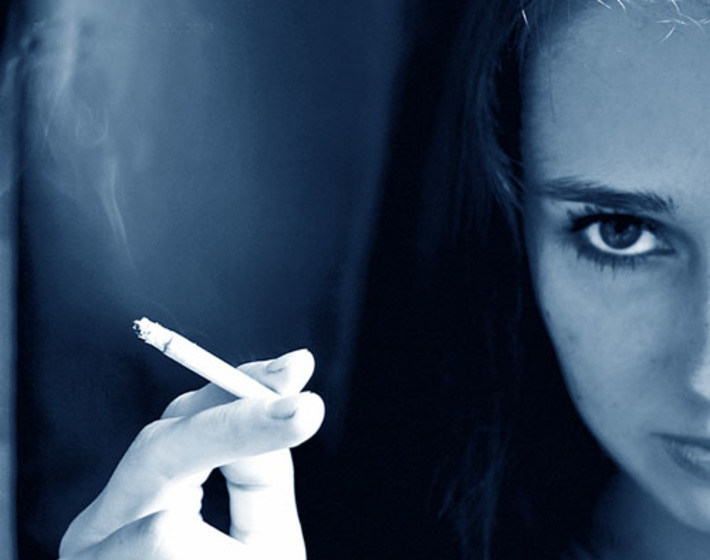 Почти треть курящих  в России — женщины. www.pnotosight.ru