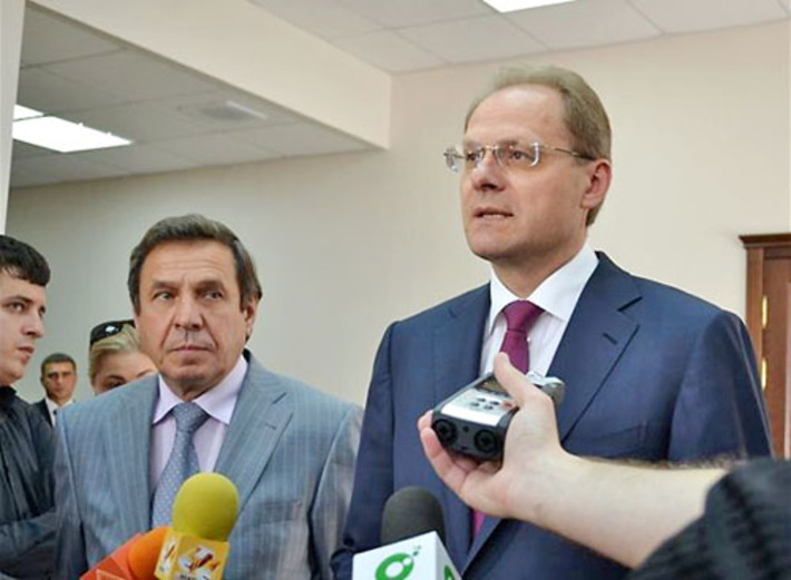 По предварительным итогам праймериз губернатор Василий Юрченко занял первое место, мэр Новосибирска Владимир Городецкий — третье место. Фото с сайта губернатор и правительства nso.ru