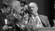 Зюганов, судя по всему, любит, когда его слушают. Фото Павла КОМАРОВА