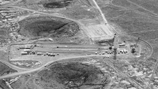 Указ «О закрытии Семипалатинского испытательного ядерного полигона» президента Казахской ССР ознаменовал смену эпох. От ядерной гонки — к мирному атому. Но судьбы и генетика миллионов людей еще, как минимум, на 13 поколений вперед будут связаны с последствиями испытаний на этом полигоне.Фото с сайта www.chlovo.com