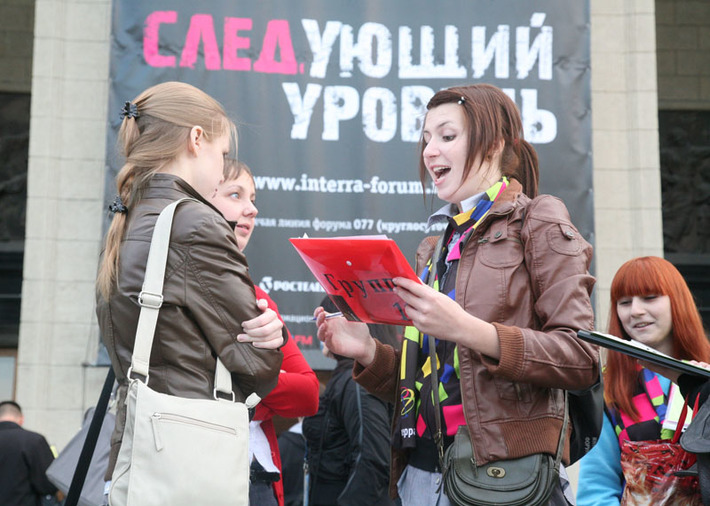 В эти дни в Новосибирске собрались юные и инициативные интеллектуалы. Фото Михаила ПЕРМИНА