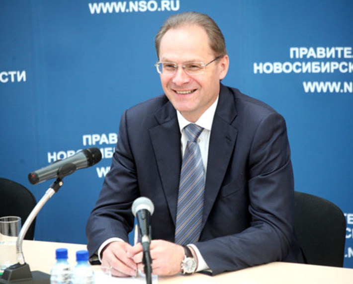 Пресс-конференция губернатора Новосибирской области прошла в новом формате. Фото Михаила ПЕРМИНА