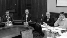 На заседании политсовета Новосибирского отделения партии «Единая Россия» обсуждались пути реализации новых партийных проектов социальной направленности. Фото Павла КОМАРОВА