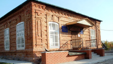 Вековое здание церковно-приходской школы выглядит как новое. Фото Дарьи ДОРОТОВОЙ