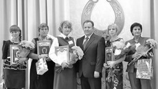 Игорь Шмидт с победителем (вторая справа) и лауреатами конкурса
