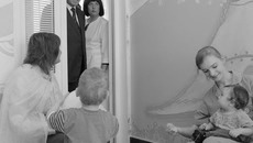 С детьми работают не только врачи, но и воспитатели. Фото пресс-службы мэрии