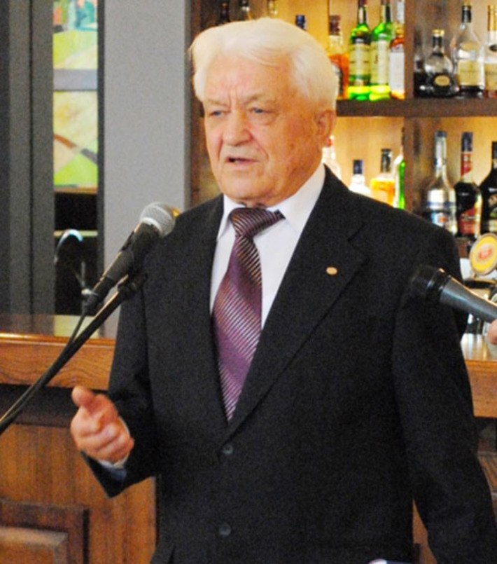 Николай Гаращук представляет  новую книгу.