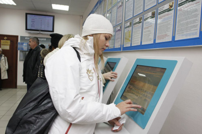 Высочайшая технологическая оснащенность — отличительная черта службы занятости населения. Фото Ольги БОЛЬШЕШАПОК