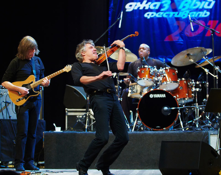 Сегодня в Новосибирске открывается Sib Jazz Fest-2011, один из знаковых фестивальных проектов нашего региона. О нём тоже шла речь на встрече с губернатором. Фото  Виктора ДМИТРИЕВА