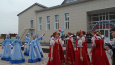 Торжественное открытие школы. Фото Зои ТЮРИНОЙ