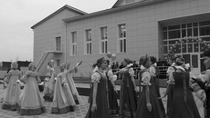 Торжественное открытие школы. Фото Зои ТЮРИНОЙ