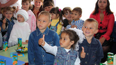 Дети и взрослые чувствуют себя комфортно в новом детском садике. Фото с сайта uchitel.edu54.ru