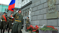 Воинские почести героям-сибирякам. Фото Павла КОМАРОВА