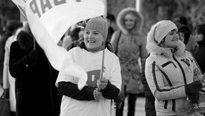 На площади в тот день было много молодёжи. Фото Павла КОМАРОВА