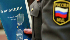 В отличие от милиции, законодательство устанавливает, помимо государственного, судебного контроля и прокурорского надзора, еще и общественный контроль над деятельностью полиции. Фото с www.er.ru