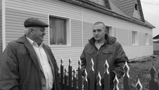 Глава муниципального образования в гостях  у новосела Александра Шилова. Фото Зои ТЮРИНОЙ