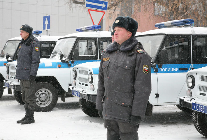 Тридцать новых автомобилей переданы патрульной постовой службе. Фото Михаила ПЕРМИНА