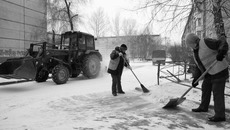 Работники ЗАО «Управляющая компания «СПАС-Дом» встречают зиму во всеоружии. Фото Михаила ПЕРМИНА