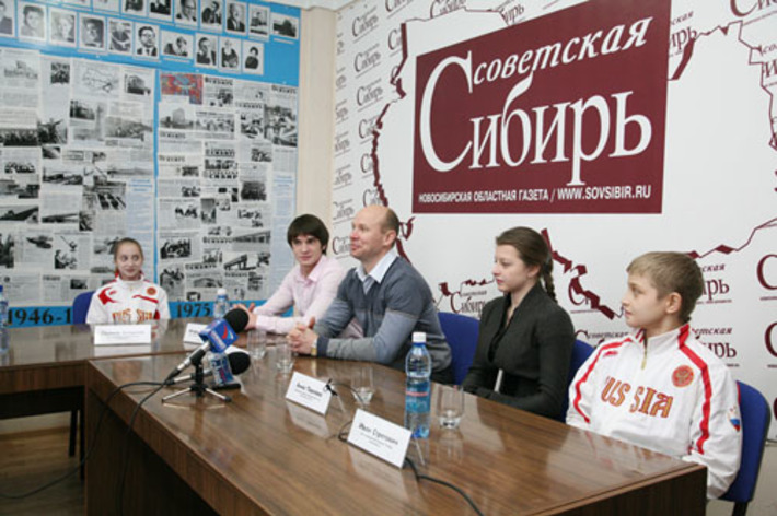 Спортсмены в гостях у «СовСибири». Фото Михаила ПЕРМИНА
