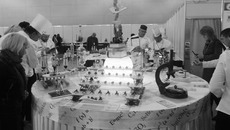 Тематический стол новосибирцев произвёл фурор среди зрителей. Фото предоставлено пресс-службой мэрии