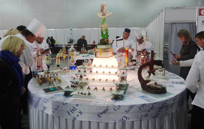 Тематический стол новосибирцев произвёл фурор среди зрителей. Фото предоставлено пресс-службой мэрии