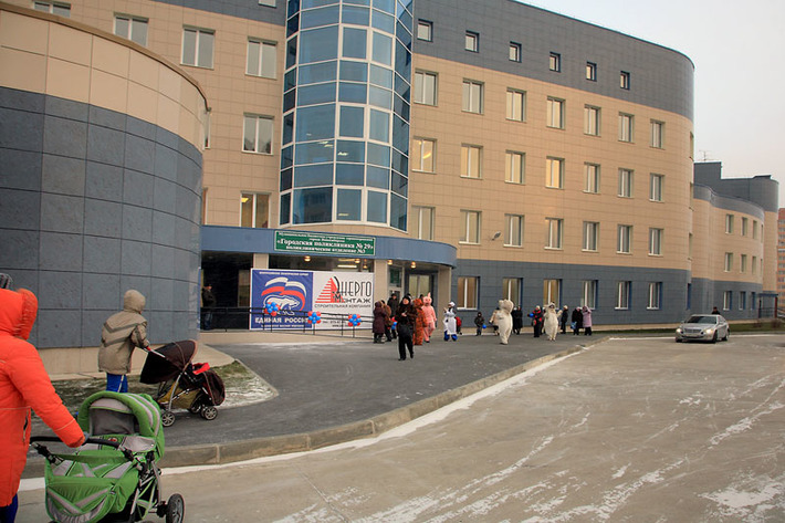Открытие нового отделения городской поликлиники № 29 в микрорайоне «Родники» значительно улучшит медицинское обслуживание горожан. Фото Павла КОМАРОВА