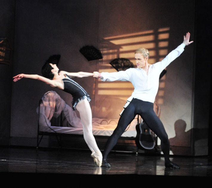 Сцена из балета «Кармен». Фото Евгения ИВАНОВА