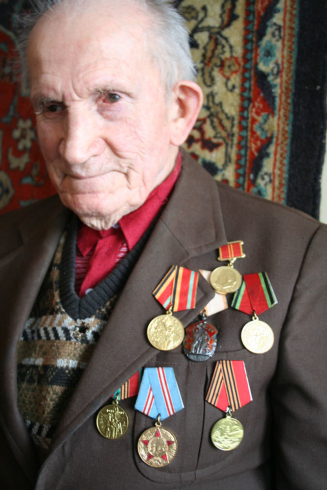 Степан Васильевич Скулкин награжден  двумя орденами Отечественной войны — первой и второй степени. Фото Елены КОСТИНОЙ