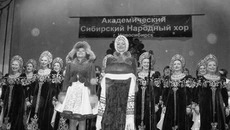 Артисты Сибирского хора долго не сидят на месте. Только что они вернулись с гастролей по области. Фото Натальи НАШТАЛОВОЙ