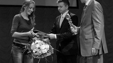 Лучший актерский дуэт — Нина Сидоренко и Артем Свиряков:  все подарки пополам. Фото Павла КОМАРОВА