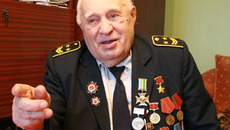 Несмотря на годы, задача перед ветераном стоит боевая — дожить до ста лет. Фото Натальи  НАШТАЛОВОЙ