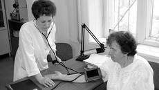 В набор социальных услуг входит бесплатная медицинская помощь. Фото с сайта mozhay.net