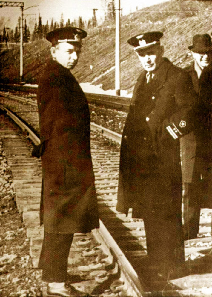 Осмотр дороги (Алтайская — Артышта).  Павел  Семешко в центре снимка. фото из личного архива Павла Семешко предоставлены музеем истории Западно-Сибирской железной дороги