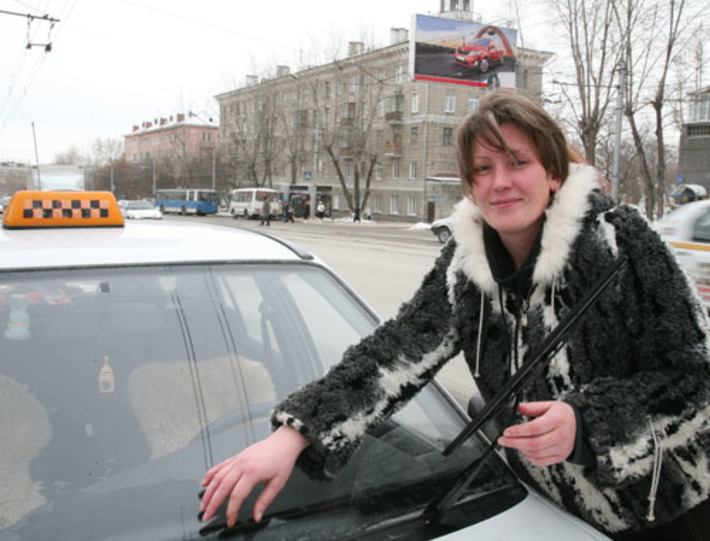 Наверное, женщины относятся к своим авто несколько  иначе, чем мужчины... Фото Михаила ПЕРМИНА