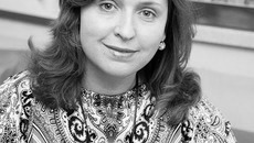 Ольга Бузыцкая. С 1996 года создает коллекции ювелирных украшений, одежды и аксессуаров. Ее работы находятся в частных коллекциях в США, Германии, Японии, а также в Музее национального костюма в Нью-Йорке. Фото Павла КОМАРОВА