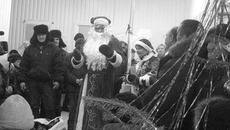 Дед Мороз поздравил подопечных центра срочной социальной помощи Новосибирской области. Фото Веры УТЮПИНОЙ