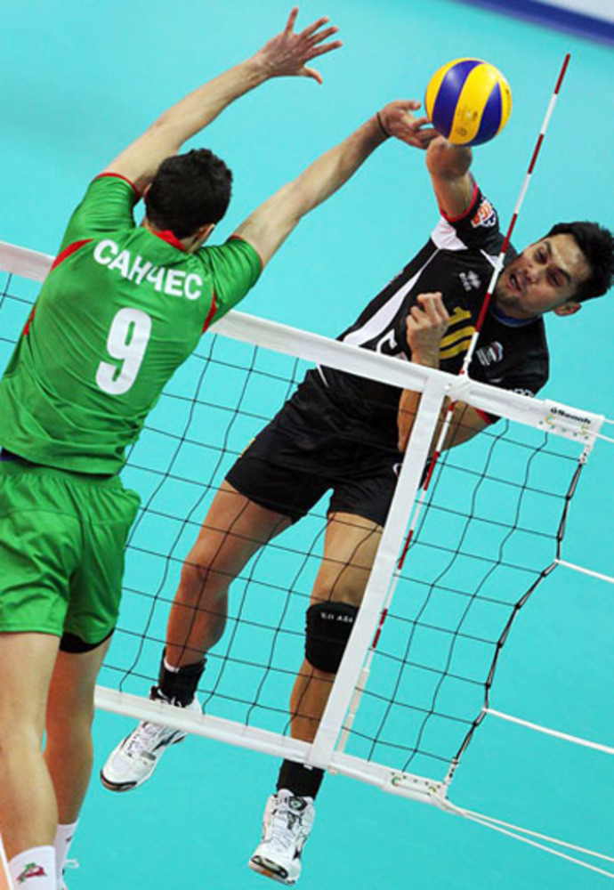 Майкл Санчес признан самым ценным игроком турнира. Фото с сайта lokovolley.ru