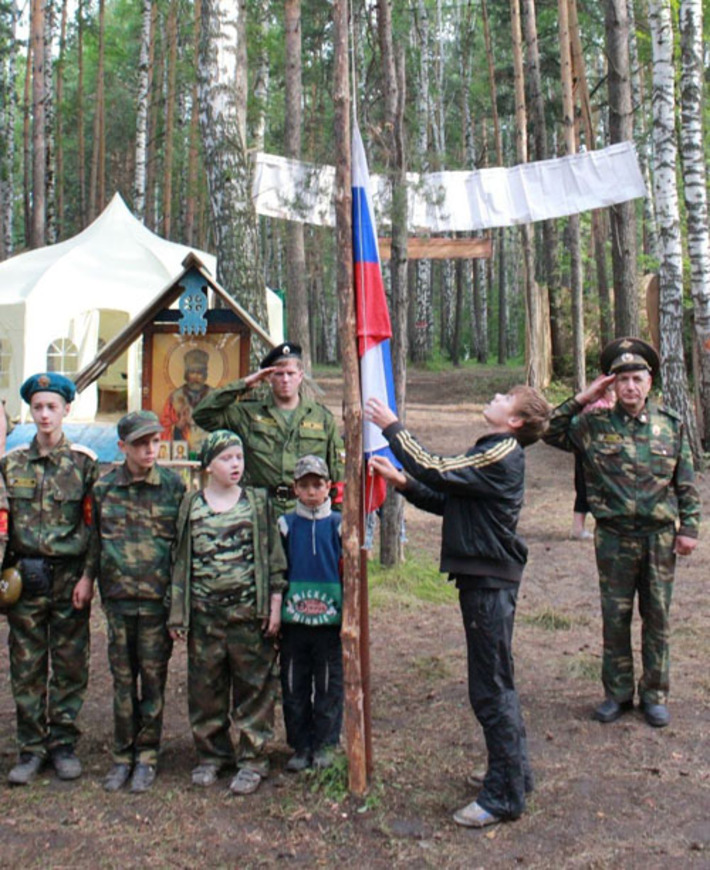 Любовь к Родине начинается с малого: со школы, семьи, друзей... Фото предоставлено Центром русского боевого искусства «Русский щит»