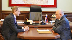 Сергей Пыхтин доложил губернатору о работе отделов пособий и социальных выплат в 2012 году. Фото пресс-службы губернатора и правительства НСО