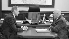 Сергей Пыхтин доложил губернатору о работе отделов пособий и социальных выплат в 2012 году. Фото пресс-службы губернатора и правительства НСО