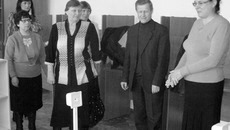 Первый посетитель нового музея и библиотеки —  глава района Сергей Кайгородцев. Фото Ольги ЛЕВИНОЙ