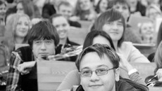 Высшее образование имеют  24 процента жителей области.  В недалеком будущем «дипломную копилку» пополнят сегодняшние студенты новосибирских вузов. Фото Михаила ПЕРМИНА