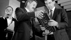 Министр Щёголев (справа) пожелал «локомотиву» под управлением Дмитрия Верховода уверенного движения вперёд. Фото Павла КОМАРОВА